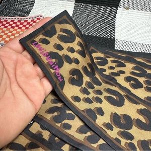 Louis Vuitton Bandeau Silk Leopard Scarf Brown 120 cm 8 cm LV UNIFORM RARE